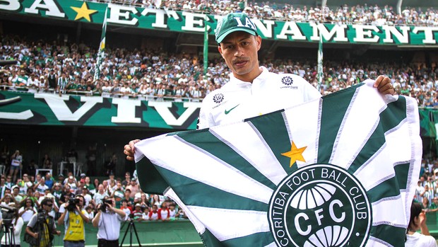 Alex apresentado no Coritiba (Foto: Joka Madruga / Ag. Estado)