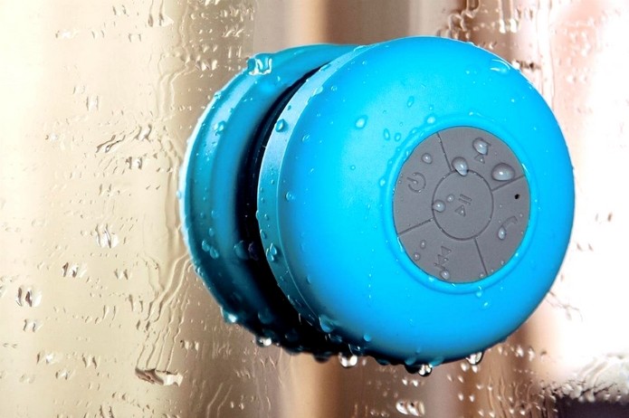 Caixa de som Bluetooth para grudar no chuveiro (Foto: Divulgação/Mega TNT)