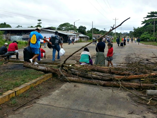 Jornalista diz que além de estradas fechadas também está bloqueado o acesso ao aeroporto  (Foto: Elizânia Dinarti/Arquivo Pessoal)