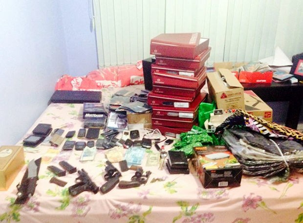 Trs foram presos com produtos supostamente roubados em Cuiab. (Foto: Assessoria/Polcia Civil)