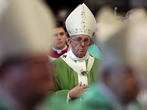 Papa Francisco celebra a tradicional missa de domingo no Vaticano (Foto: REUTERS/Alessandro Bianchi)