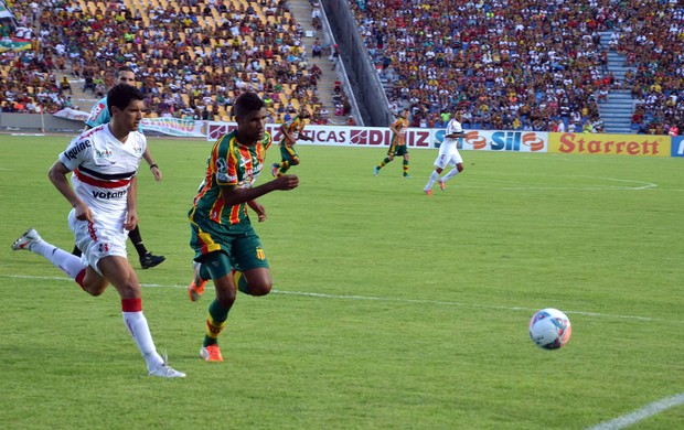 Robinho - zagueiro do Sampaio (Foto: Paulo de Tarso Jr./Imirante)