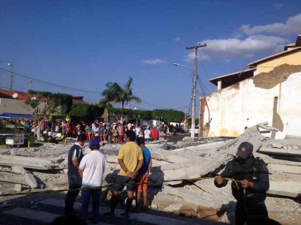 Prédio desmoronou na tarde desta quinta-feira (1º) em Serra Caiada (Foto: Gutemberg Silveira)