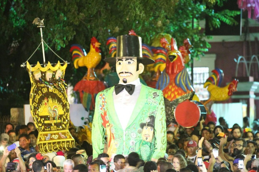 Homem da Meia-noite percorreu as ladeiras de Olinda com o Galo da Madrugada (Foto: Aldo Carneiro/Pernambuco Press)