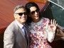 George Clooney passeia com a mulher em Veneza