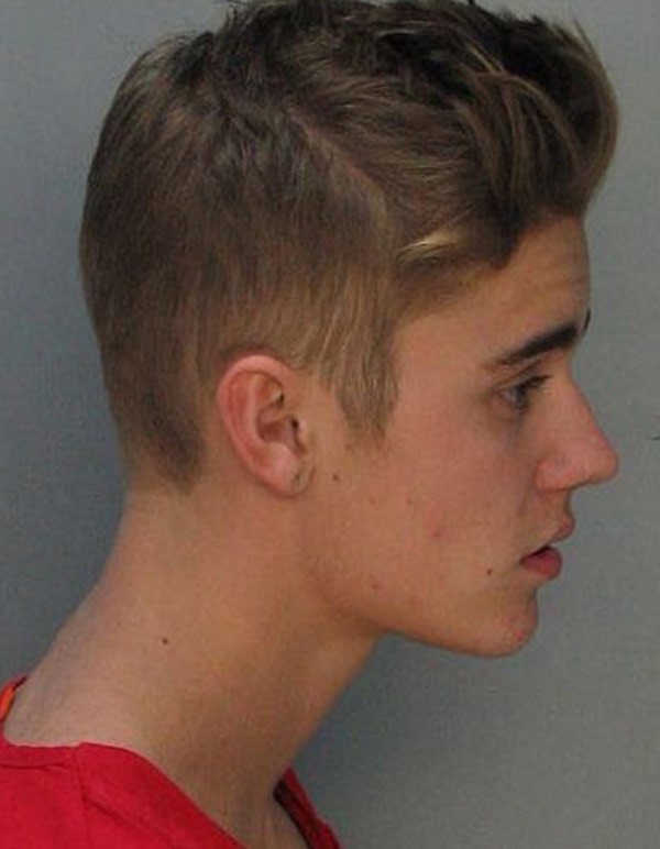 Justin Bieber na foto de fichamento policial (Foto: Divulgação/ Departamento de Polícia de Miami)