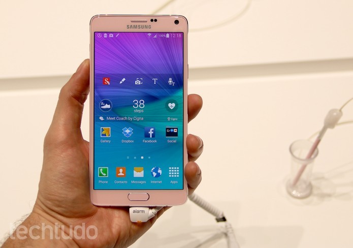 Galaxy Note 4 possui câmera com resolução de 16 MP e sensor frontal com função Wide Selfie (Foto: Fabrício Vitorino/TechTudo) (Foto: Galaxy Note 4 possui câmera com resolução de 16 MP e sensor frontal com função Wide Selfie (Foto: Fabrício Vitorino/TechTudo))