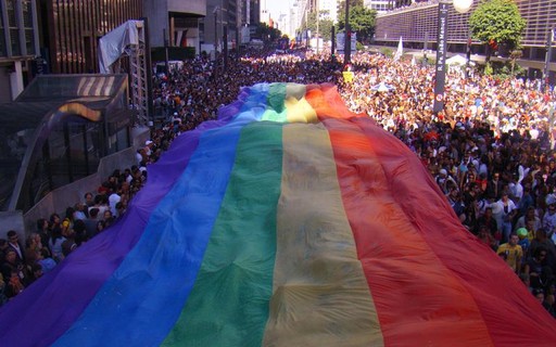 Parada Gay de São Paulo será antecipada em 2014 devido à Copa Época Negócios Essa É Nossa