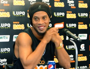 Ronaldinho Gaúcho treino Atlético-MG (Foto: Maurício Paulucci)