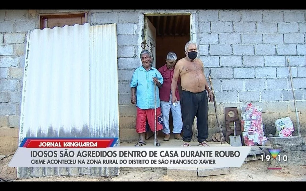 Três idosos são espancados e assaltantes roubam R 10 mil em casa em