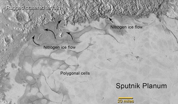 Imagens inéditas divulgadas nesta sexta-feira (24) mostram gelo na superfície de Plutão