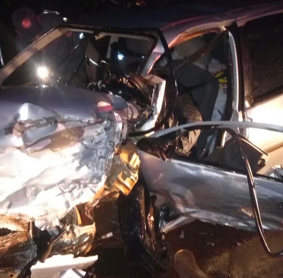 Quatro pessoas morreram em acidente em Tarumã (Foto: Sidney Fernandes/Rádio Difusora)