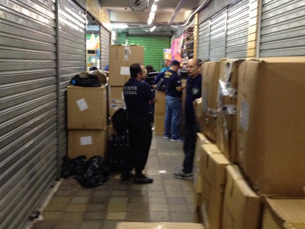 Lojas fecharam as portas no bairro de São José (Foto: Mônica Silveira / TV Globo)