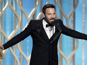 Ben Affleck vibra ao ganhar o prêmio de melhor diretor por 'Argo' no Globo de Ouro 2013 (Foto: Paul Drinkwater/NBC)