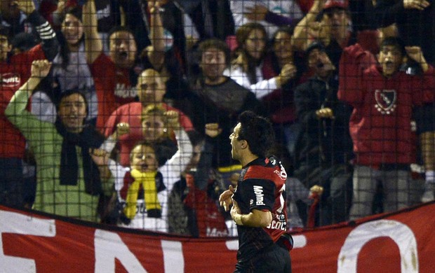 Ignacio Scocco comemora, Newell's Old Boys x Atlético-MG (Foto: AFP)