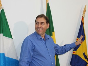Bernal anunciou nesta sexta-feira mais recursos para pavimentação. (Foto: Nadyenka Castro/ G1 MS)