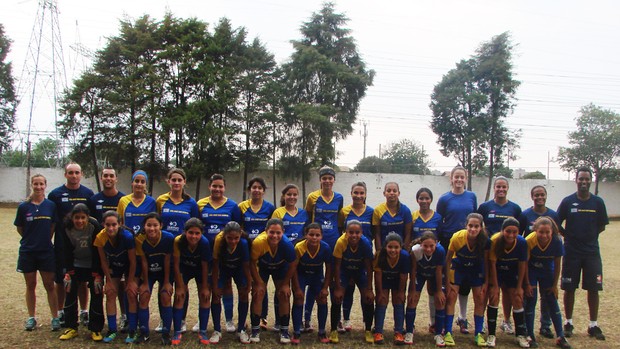 Equipe sub-15 do futebol feminino do São José (Foto: Danilo Sardinha/Globoesporte.com)