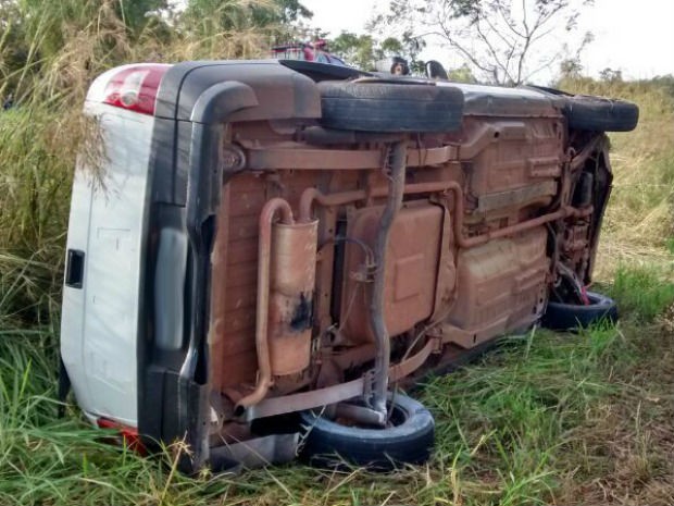 G1 Cinto de segurança salva vítimas de capotagem na MS 080 diz