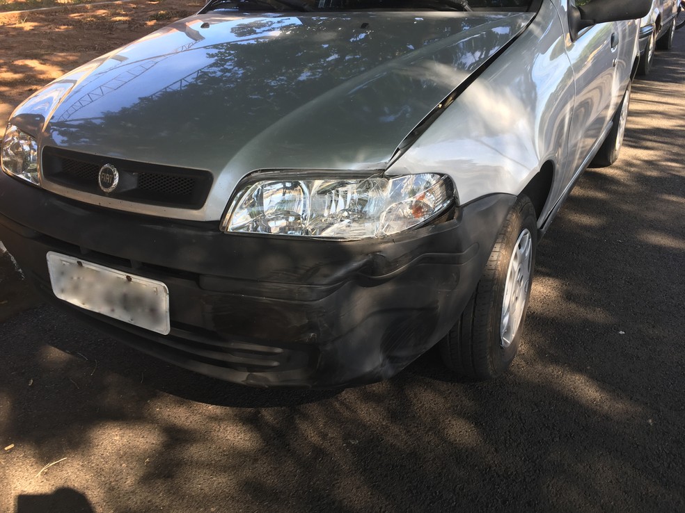 Fiat Palio colidiu com o VW Gol na Avenida Paulo Marcondes (Foto: Heloise Hamada/G1)