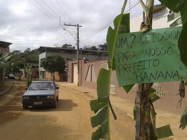 Moradores protestaram contra a prefeitura de Timóteo (Foto: Wilkson Tarres/G1)