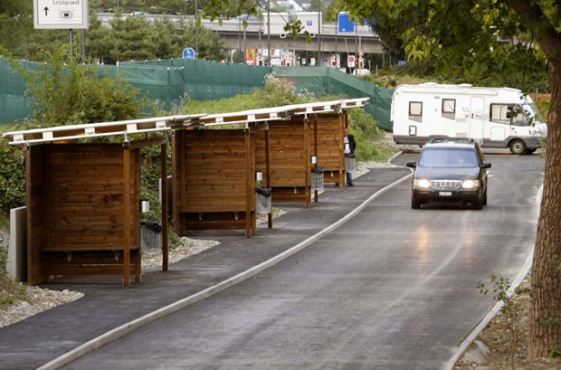 Drive-in foi aberto na segunda-feira em Zurique (Foto: Arnd Wiegmann/Reuters)