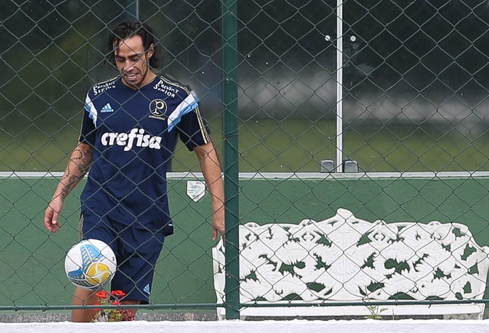 Garambone elogia Valdivia, mas diz que o Palmeiras não precisa do meia