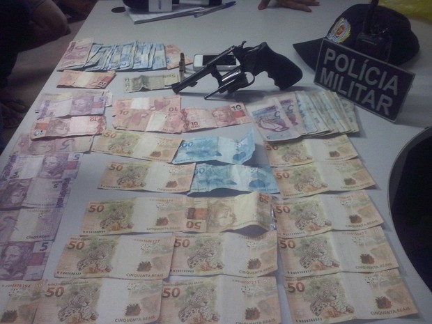 Suspeitos roubaram cerca de R$ 1,5 mil de empresário em Araguaína (Foto: Divulgação/PM TO)