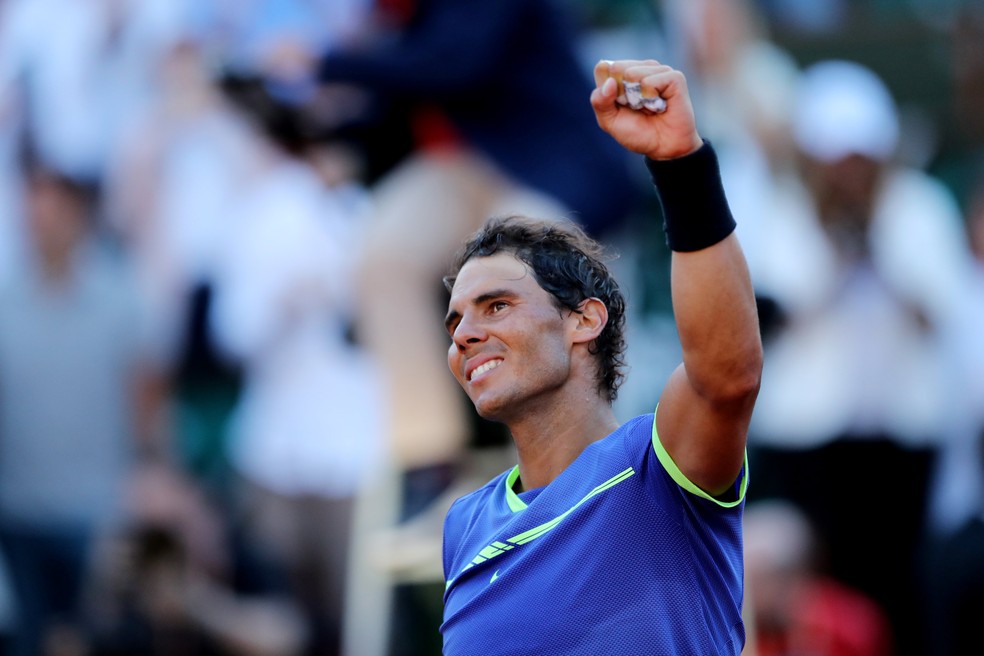 Rafael Nadal vibra após passeio contra Dominic Thiem em Roland Garros (Foto: Reuters / Pascal Rossignol)