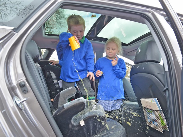 teste Hyundai i30 perua com crianças (Foto: Divulgação)