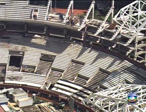 Desabamento na Arena Palestra deixa um morto  (Foto: Reprodução / TV Globo)