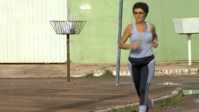 Aposentada de 60 anos treina para Corrida Feminina (Foto: Reprodução/TV Anhanguera)