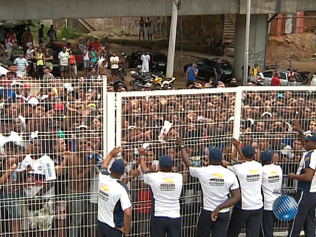 Confusão na Arena Fonte Nova, Bahia (Foto: Reprodução TV Bahia)