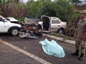 Uma pessoa morreu e cinco ficaram feridas (Foto: Ellyo Teixeira/G1)