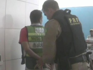 Mototaxista foi detido na operação &#39;Zumbi&#39; da PRF na BR-230 (Foto: Divulgação/PRF)