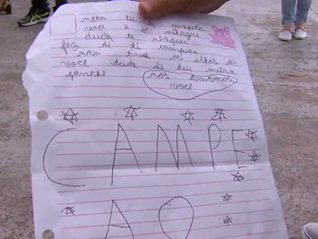 Carta escrita pela menina foi entegue a Neto na saída do hospital (Foto: Reprodução/RBSTV)