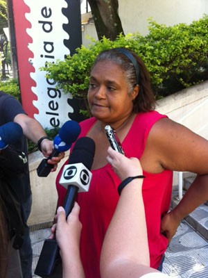 Solange Peres Rodrigues, mãe de Jéssica, foi nesta quinta-feira (21) à delegacia que investiga o caso (Foto: Kleber Tomaz / G1)