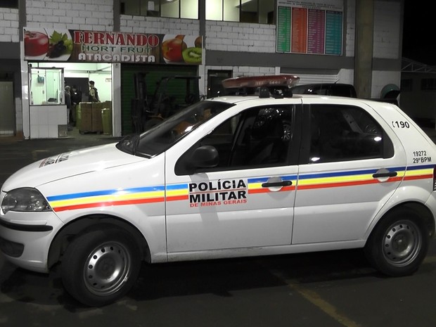 Criminosos assaltam e levam mais de R$ 11 mil da Ceasa em Poços de Caldas (MG). (Foto: Jaderson Rodrigues)