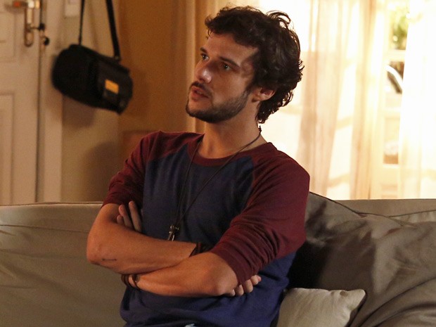Pedro fica sem saída, e tenta encerrar assunto (Foto: Raphael Dias/Gshow)