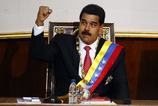 O presidente da Venezuela, Nicolás Maduro, nesta terça-feira (8) na Assembleia Nacional (Foto: AFP)