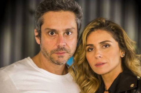 Atena (Giovanna Antonelli) e Romero (Alexandre Nero) em 'A regra do jogo' (Foto: TV Globo)