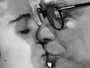Pally Siqueira dá beijo em Fábio Assunção e nega fim do namoro