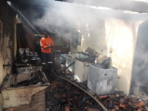 Incêndio destruiu parcialmente pousada em Boiçuganga. (Foto: Divulgação/Prefeitura de S. Sebastião)