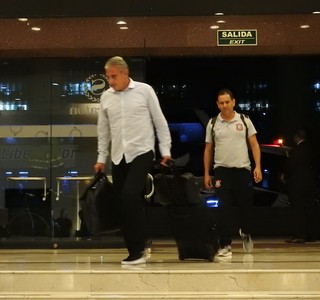 Com frio e chuva, Corinthians chega a Bogotá para enfrentar o Santa Fe