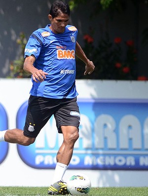 Durval no treino do Santos (Foto: Ivan Stortil / Divulgação Santos FC)