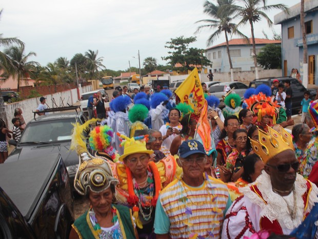 Bloco dos Grisalhos desfila por Luis Correia, no Piauí (Foto: Ellyo Teixeira/G1)