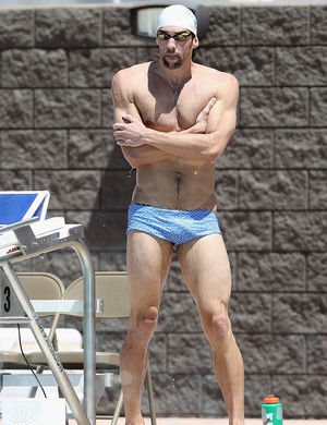 Michael Phelps foi ovacionado pelo público em seu retorno no GP de Mesa, nos EUA (Foto: Christian Petersen/Getty Images)