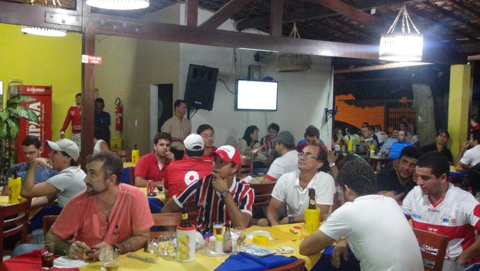 Torcedores de CRB e São Paulo assistiram a partida juntos em Maceió (Foto: Denison Roma / Globoesporte.com)