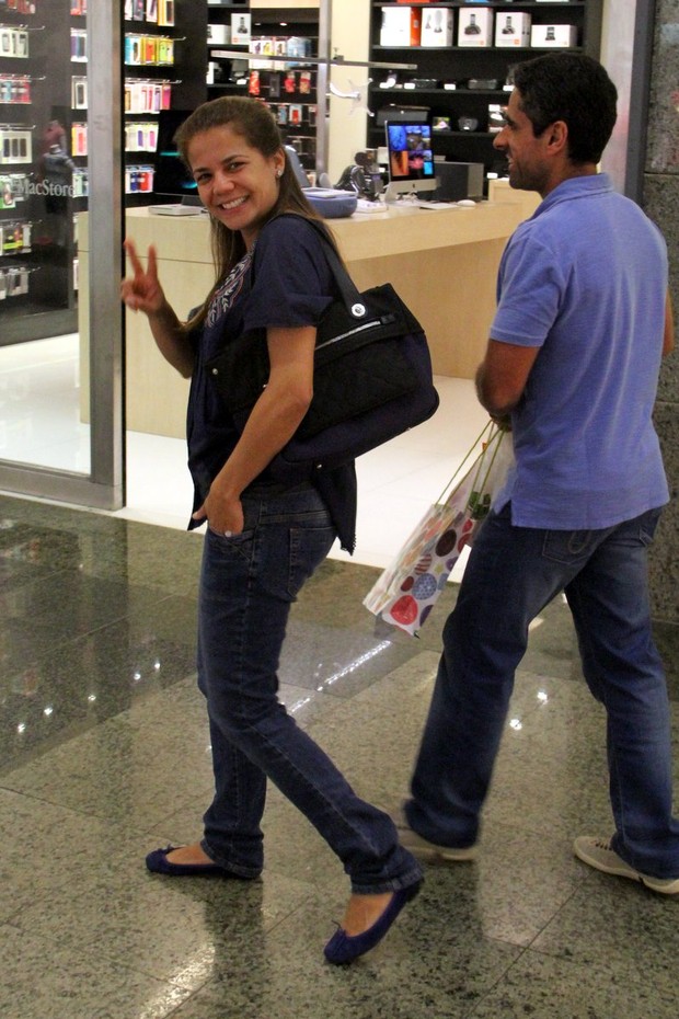Nívea Stelmann no shopping (Foto: Marcus Pavão / AgNews)