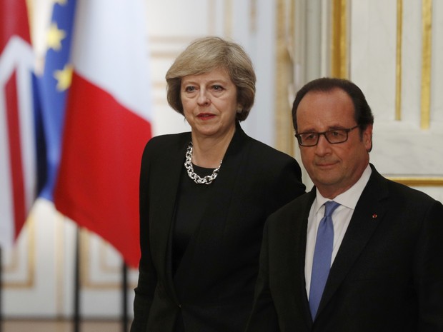 A premiê britânica Theresa May e o presidente francês François Hollande se reúnem nesta quinta-feira (21) no Palácio do Eliseu, em Paris (Foto: REUTERS/Philippe Wojazer) A premiê britânica Theresa May e o presidente francês François Hollande se reúnem nesta quinta-feira (21) no Palácio do Eliseu, em Paris (Foto: REUTERS/Philippe Wojazer)