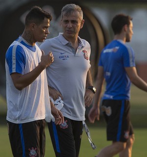 Diretor do Corinthians admite irritação com Tite e Edu na saída de preparador
